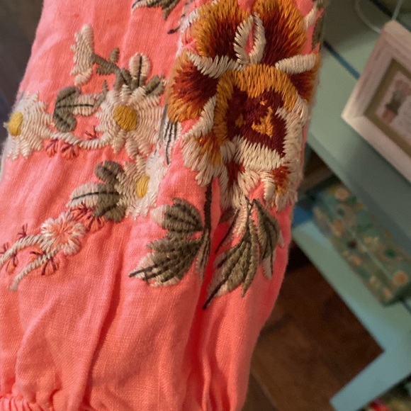Johnny Was sz small light peachy/orange embroidered shirt sleeve top - Picture 6 of 8